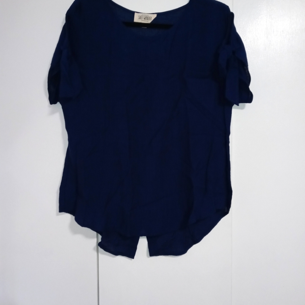 This is a beautiful navy blouse
